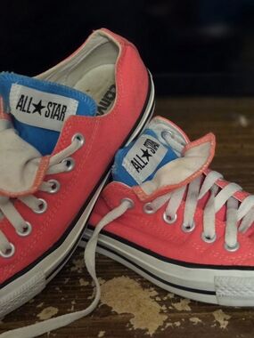 Converse  Low-Top Sneakers in Bright Pink with Blue Tongue